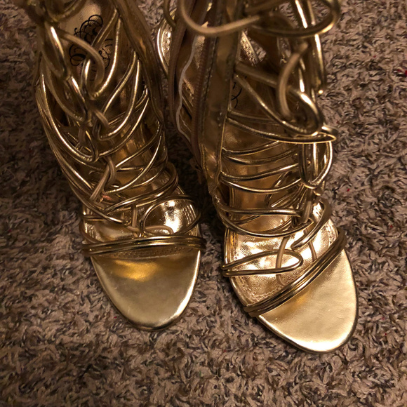 NEW Liliana Knee High Gold Gladiator Sandal Heels - Picture 1 of 4